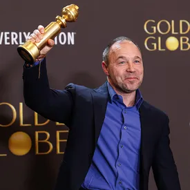 Стивен Грэм потерял «Золотой глобус» через несколько часов после победы на премии