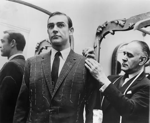 Tailor Anthony Sinclair fitting Scottish actor Sean Connery for one of the suits he will wear in the film 'From Russia With Love', Mayfair, London, 1963. КРЕДИТ