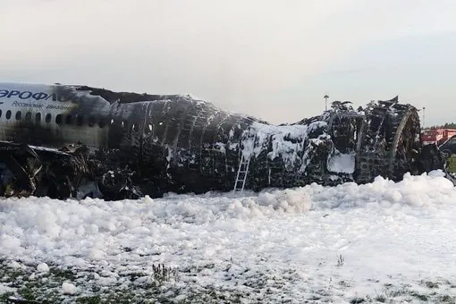 СК назвал основные версии трагедии в Шереметьево. Среди них — недостаточная квалификация пилотов и техническая неисправность