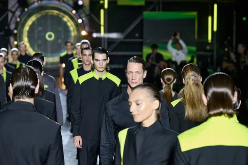 S7 Airlines представила новую форму для бортпроводников на модном показе в Сочи S7 Airlines представила новую форму для бортпроводников на модном показе в Сочи