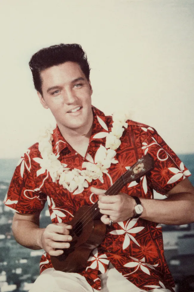 Король рок-н-ролла и стиля: 5 знаковых образов Элвиса Пресли