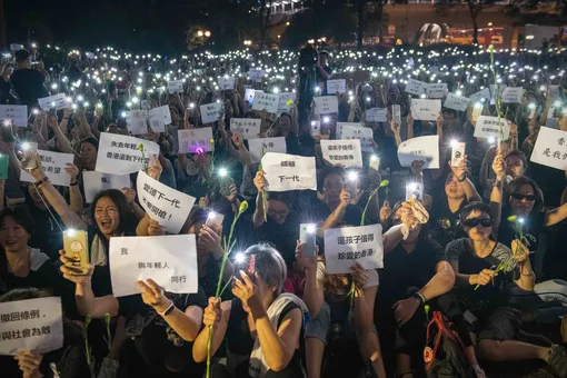 После массовых протестов в Гонконге правительство приостановило рассмотрение поправок об экстрадиции в Китай