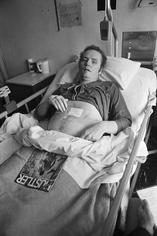 Ларри Флинт в госпитале вскоре после покушения, май 1978 года.