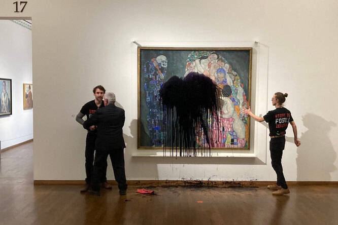 В Австрии экоактивисты залили черной жидкостью картину Густава Климта «Смерть и жизнь»