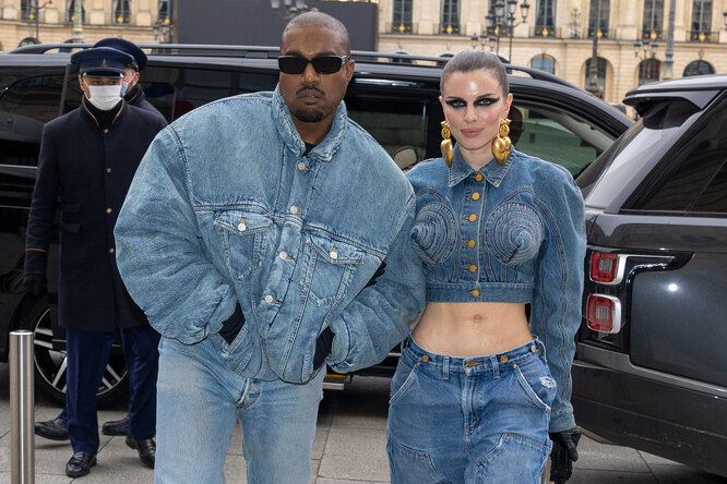Оверсайз-джинсовка Канье Уэста стала хитом — рассказываем, где найти похожую