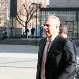 Бывший принц Эндрю покинул особняк в Виндзоре на фоне скандала с Эпштейном