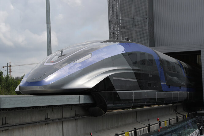 В Китае создали поезд, разгоняющийся до 600 км/ч. Это самый быстрый наземный транспорт в мире