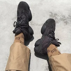 Как носить кроссовки Yeezy 500 Utility Black Как носить кроссовки Yeezy 500 Utility Black
