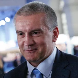 Глава Крыма Сергей Аксенов заявил, что не будет увольнять министра культуры республики из-за нецензурной реплики во время совещания Глава Крыма Сергей Аксенов заявил, что не будет увольнять министра культуры республики из-за нецензурной реплики во время совещания