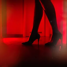 Пара провела ночь в отеле. Спустя время они обнаружили запись с их сексом на порноресурсе