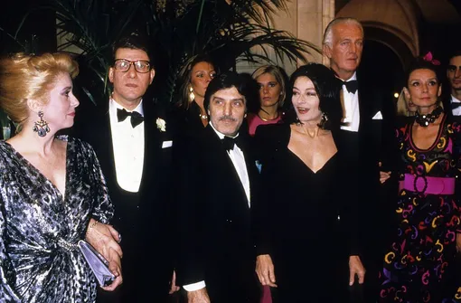 atherine Deneuve, Yves Siant Laurent, Emmanuel Ungaro, Anouk Aimee, and Hubert de Givenchy attend a party 1990 in Paris, France.КРЕДИТ