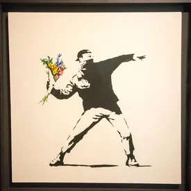 Sotheby's выставил на торги культовую работу Бэнкси. Аукционный дом впервые продаст картину за криптовалюту Sotheby's выставил на торги культовую работу Бэнкси. Аукционный дом впервые продаст картину за криптовалюту
