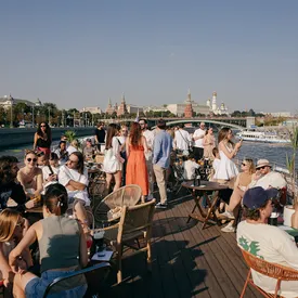 На волне двух столиц: плейлист для продления лета от Кирилла Сергеева и Тани Андриановой