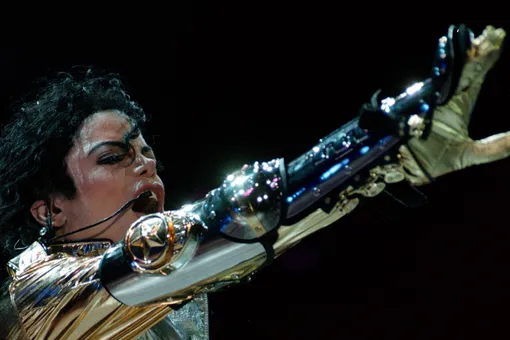 Майкл Джексон седьмой раз подряд возглавил рейтинг самых высокооплачиваемых умерших звезд