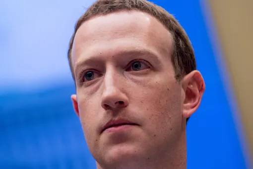 17 американских изданий опубликовали Facebook* Papers — тысячи внутренних документов компании. Цукерберг назвал это попыткой оклеветать соцсеть
