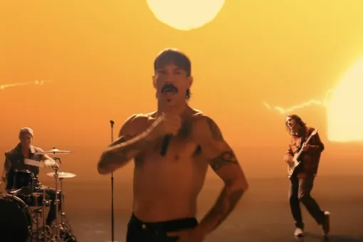Red Hot Chili Peppers вернулись с новым треком и клипом, а также с анонсом альбома — первого за почти 6 лет