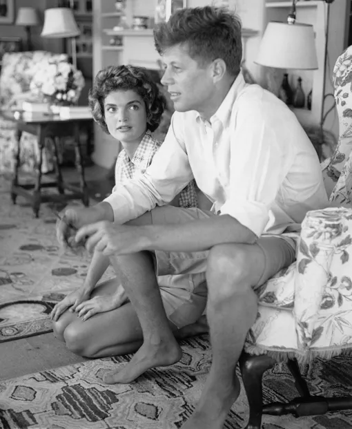 Джон Кеннеди и его невеста Жаклин во время интервью для журнала Life, 1953