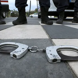 На трех сотрудниц полиции Кемерово завели уголовное дело. Они проигнорировали вызов в квартиру, где на протяжении нескольких часов убивали девушку На трех сотрудниц полиции Кемерово завели уголовное дело. Они проигнорировали вызов в квартиру, где на протяжении нескольких часов убивали девушку