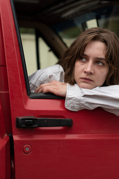 Girl, Interrupted. Почему всем, кто молод, стоит смотреть «Нику» — драму о поэтессе, которая перестала писать