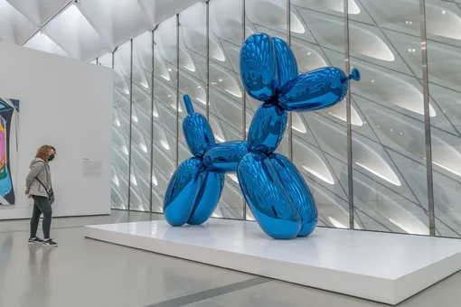 Посетительница арт-ярмарки случайно разбила скульптуру Джеффа Кунса стоимостью $42 тысячи