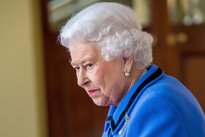 Елизавета II вернулась к исполнению королевских обязанностей через 4 дня после смерти супруга Елизавета II вернулась к исполнению королевских обязанностей через 4 дня после смерти супруга