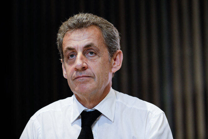 Экс-президента Франции Николя Саркози приговорили к году тюрьмы и двум условно по делу о коррупции