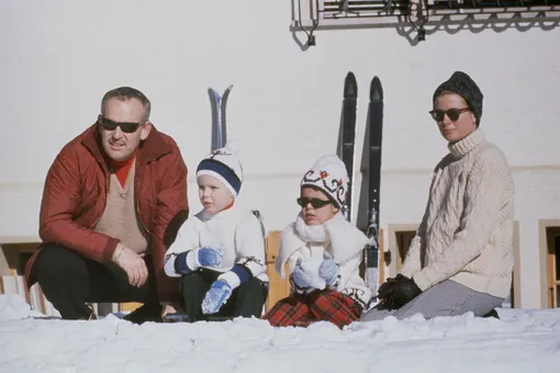 Rainier III, Prince of Monaco, his wife Grace Kelly, Pricenss of Monaco, with their children Albert II, Prince of Monaco, and Caroline, Princess of Hanover, on a skiing holiday. (Photo by )