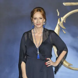 Джоан Роулинг прочитала сценарий первых серий сериала НВО о Гарри Поттере и поделилась своими впечатлениями Джоан Роулинг прочитала сценарий первых серий сериала НВО о Гарри Поттере и поделилась своими впечатлениями