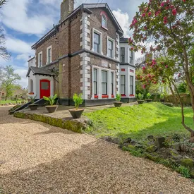 На Airbnb можно снять апартаменты в легендарном ливерпульском клубе, где The Beatles выступали в начале своей карьеры