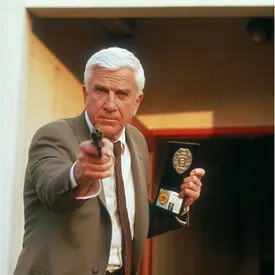 Режиссер оригинального «Голого пистолета» назвал ремейк фильма «попыткой скопировать» его стиль ради прибыли