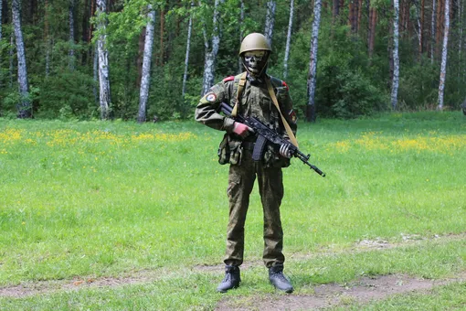 4 подростка ворвались с оружием в палаточный лагерь в Новосибирской области и напугали детей. Это были учения клуба «Юный армеец»