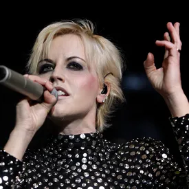 Умерла вокалистка The Cranberries Долорес ОʼРиордан Умерла вокалистка The Cranberries Долорес ОʼРиордан
