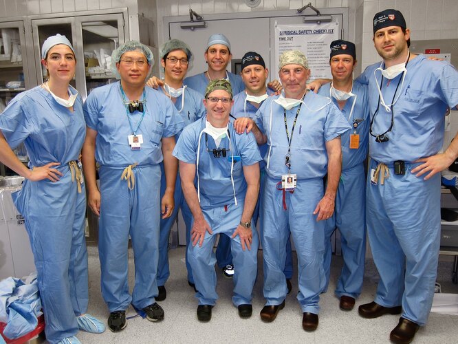 Команда хирургов, которые провели операцию