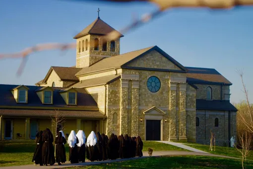 В США служительницы церкви утверждают, что тело их монахини не разложилось за 4 года после захоронения