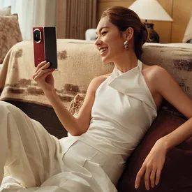 В России стартовал предзаказ на новый складной смартфон с объективом для ультрареалистичной съемки