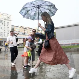 На Москву вновь обрушился сильный ливень. Подтопило улицы, транспорт и ТЦ
