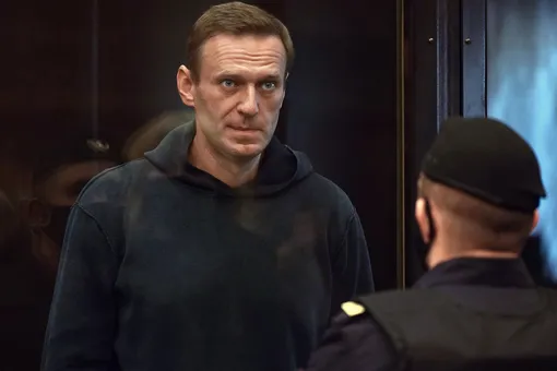 Алексея Навального приговорили к 9 годам колонии строгого режима по делам о мошенничестве и неуважении к суду