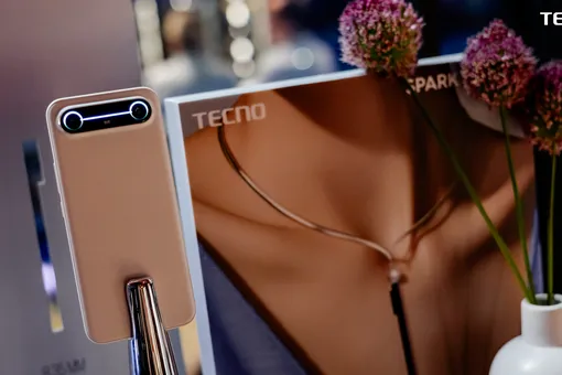 Вышел самый тонкий в мире смартфон со скругленным экраном Вышел самый тонкий в мире смартфон со скругленным экраном