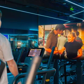 В московской спортстудии прошел просмотр фильма Алексея Учителя «Прогулка» на беговых дорожках