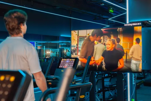 В московской спортстудии прошел просмотр фильма Алексея Учителя «Прогулка» на беговых дорожках В московской спортстудии прошел просмотр фильма Алексея Учителя «Прогулка» на беговых дорожках