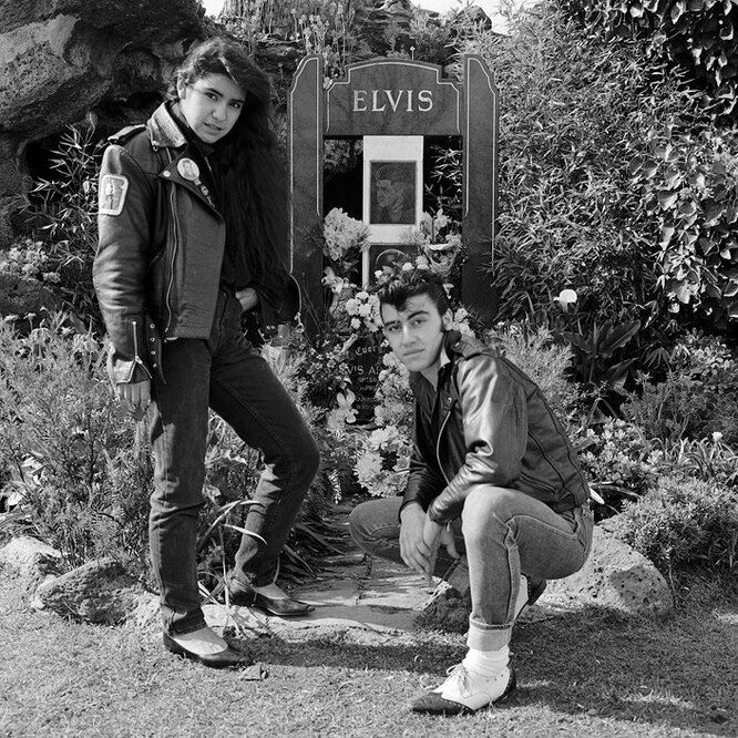 Нэнси Нуньес с молодым человеком,  одиннадцатая годовщина смерти Элвиса, 1988 год.