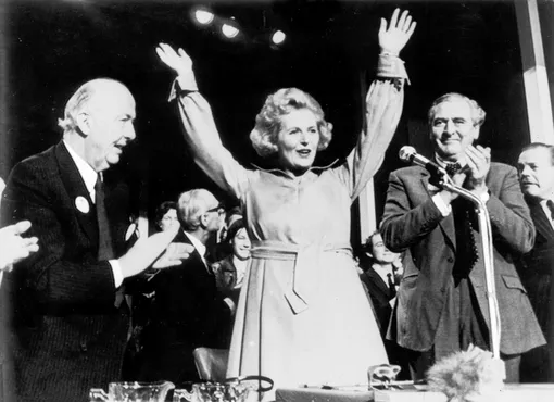 Маргарет Тэтчер получает аплодисменты в конце ежегодной конференции Консервативной партии, 1975 год