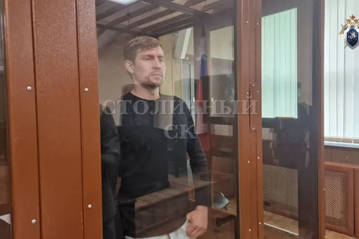 Суд арестовал одного из последователей секс-коуча Алекса Лесли на два месяца Суд арестовал одного из последователей секс-коуча Алекса Лесли на два месяца