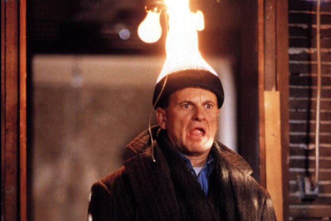 Звезда фильмов «Один дома» рассказал, что получил серьезные ожоги головы во время съемок сцены с горящей шапкой
