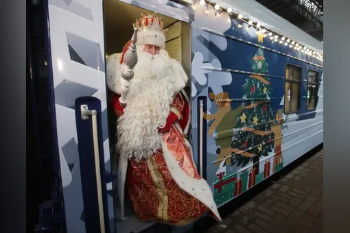 В РЖД представили «Поезд Деда Мороза» с вагонами для праздничных квестов и игр