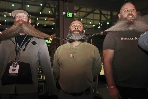 Борода рекорду не помеха: американцы создали рекордно длинную живую цепь из бород