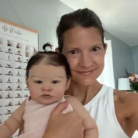 Американка прославилась благодаря коллекции кукол-младенцев, которые выглядят как живые