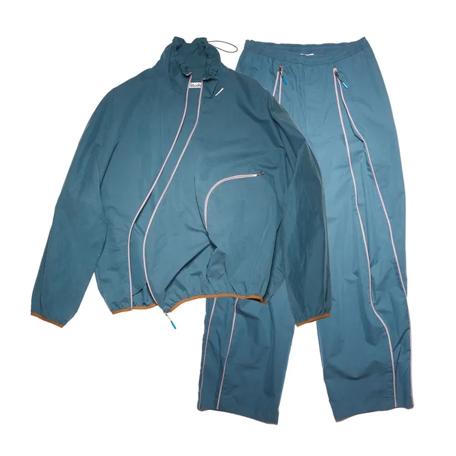 Acne Studios — куртка, €490 и брюки, €390