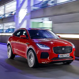 Jaguar Land Rover представила проект «Jaguar E-PACE. Переверни игру» Jaguar Land Rover представила проект «Jaguar E-PACE. Переверни игру»