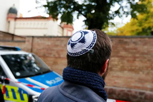Устроивший стрельбу у синагоги в немецком Галле вел трансляцию нападения в Twitch